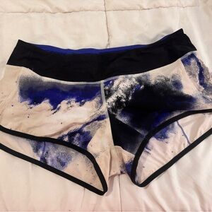 Lululemon Speed Shorts Milky Way ‘10s pattern
